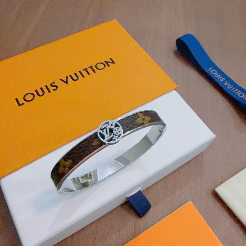 LV Bracelet 12yxx209 (4)