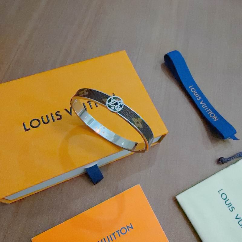 LV Bracelet 12yxx209 (5)