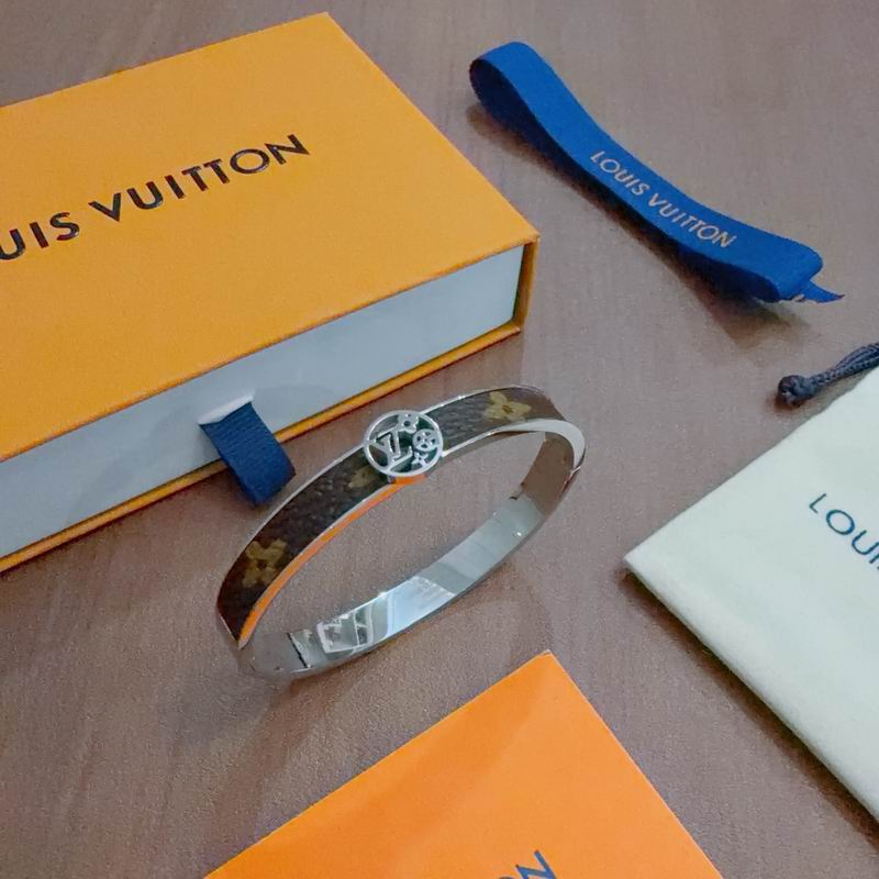LV Bracelet 12yxx209 (6)