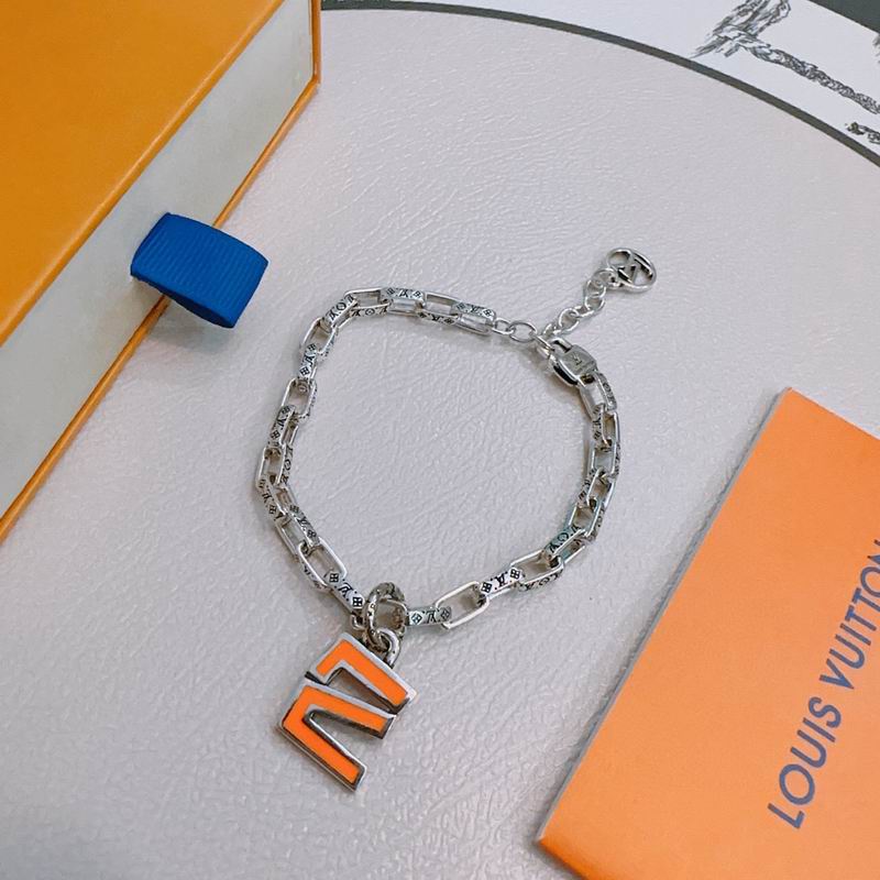 LV Bracelet 12yxx212 (5)