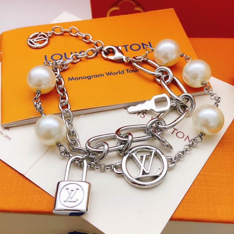 LV Bracelet 12yxx214 (2)