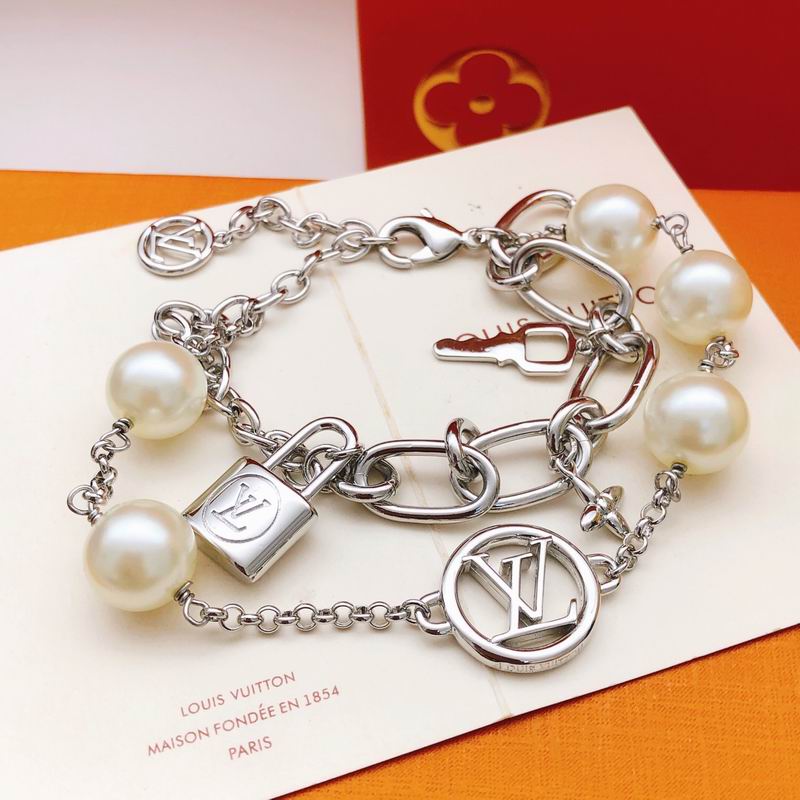 LV Bracelet 12yxx214 (3)
