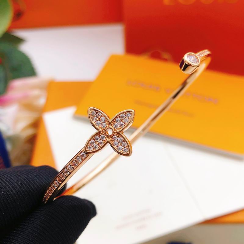 LV Bracelet 12yxx216 (2)