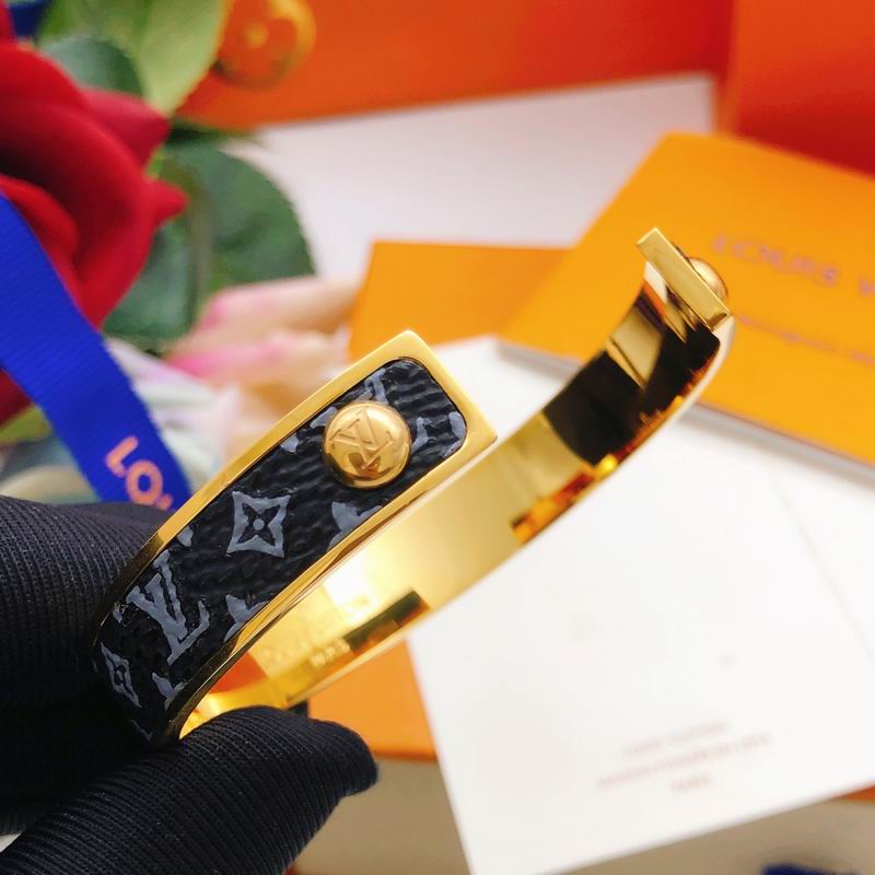 LV Bracelet 12yxx217 (11)