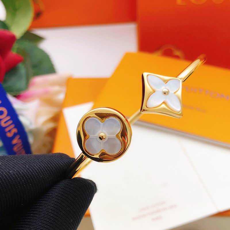 LV Bracelet 12yxx218 (2)