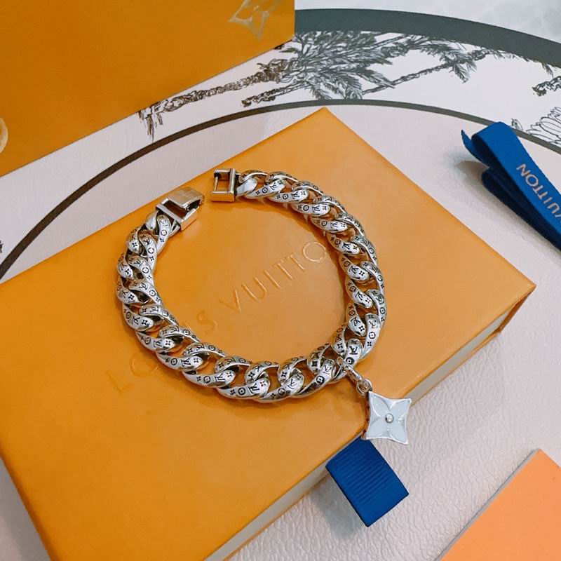 LV Bracelet 12yxx219 (4)