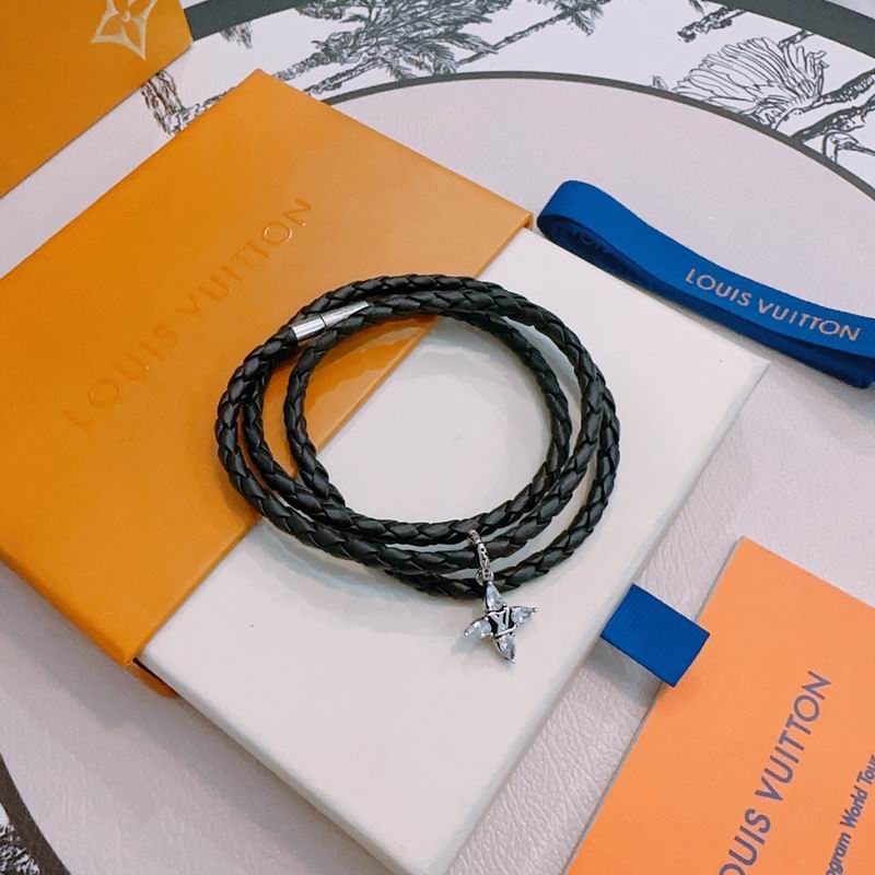 LV Bracelet 12yxx221 (2)