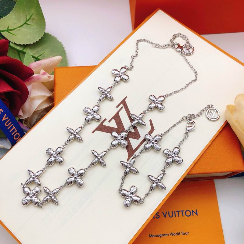 LV Bracelet 12yxx236 (11)