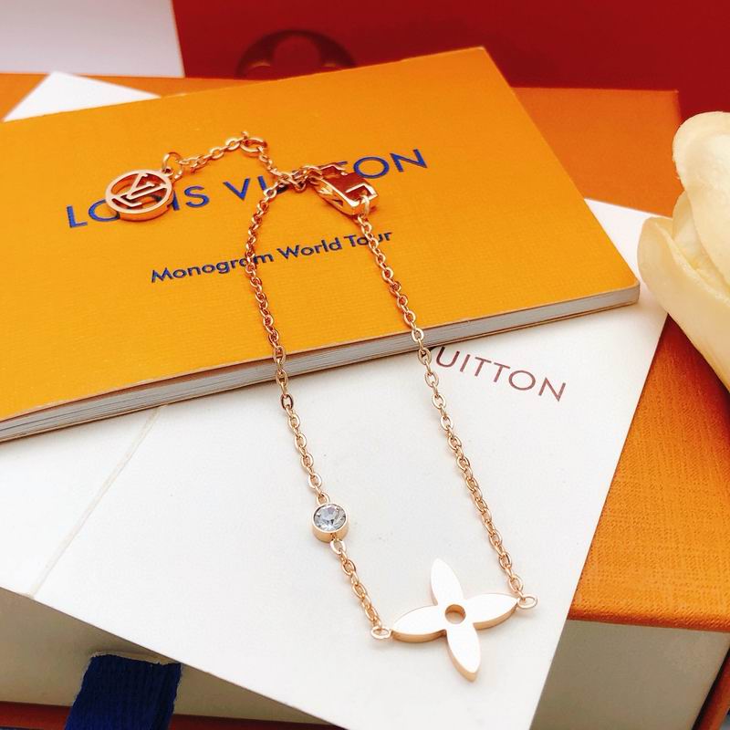 LV Bracelet 12yxx238 (2)
