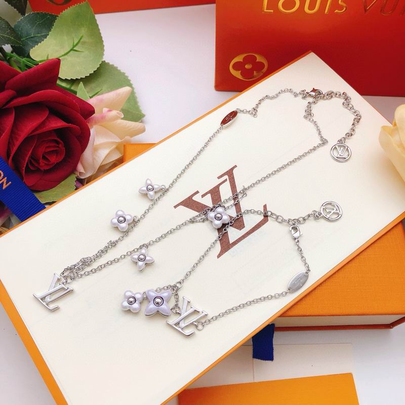 LV Bracelet 12yxx239 (5)