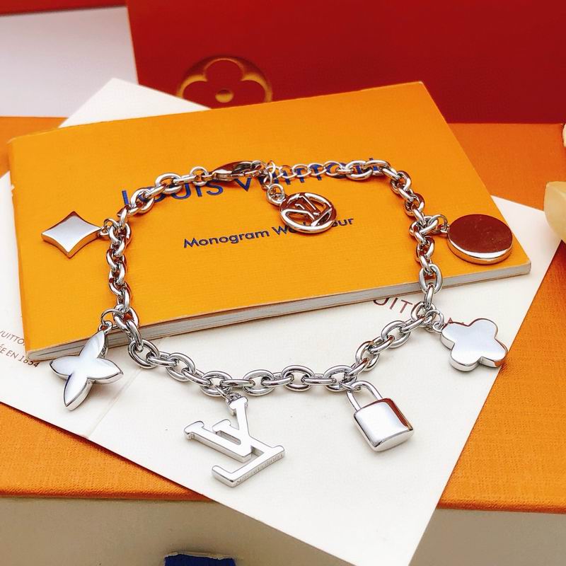 LV Bracelet 12yxx242 (4)