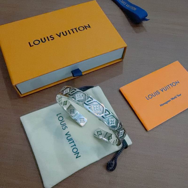 LV Bracelet 12yxx245 (1)