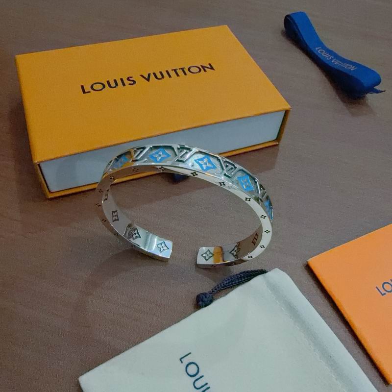LV Bracelet 12yxx245 (11)