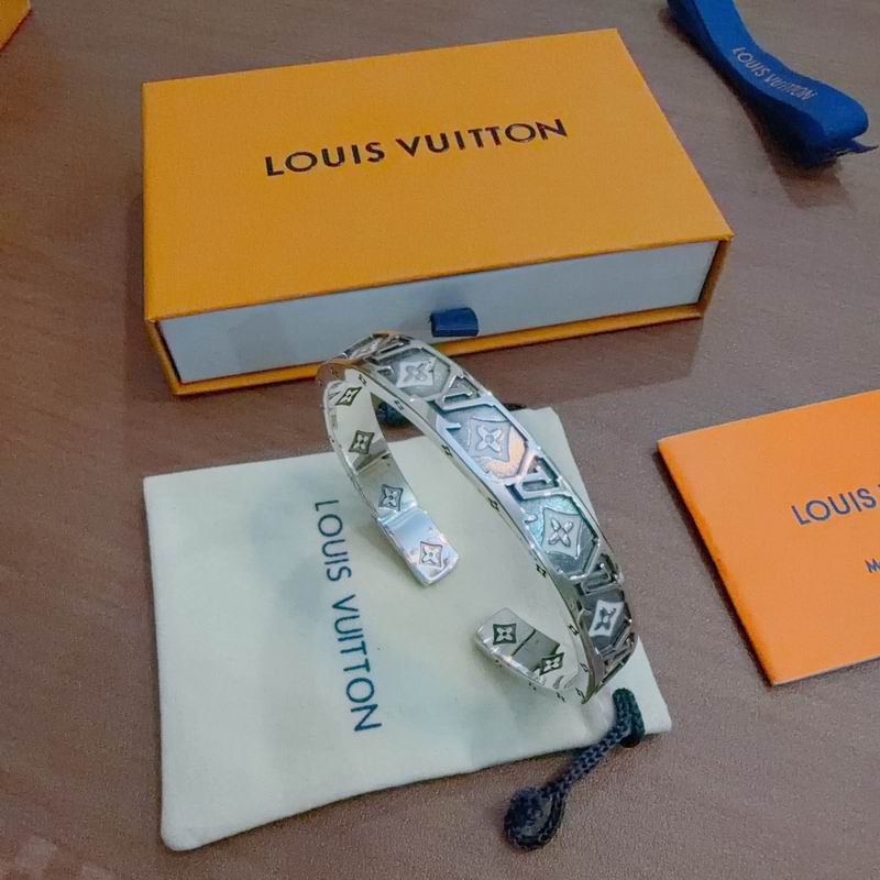 LV Bracelet 12yxx245 (4)