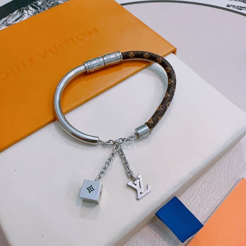 LV Bracelet 12yxx260 (2)