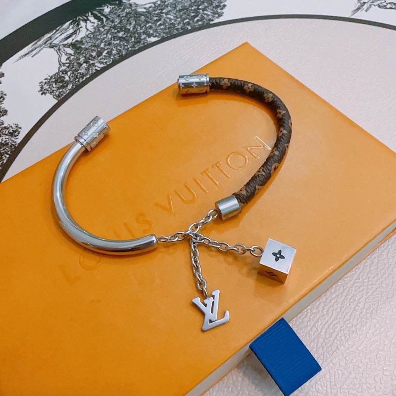 LV Bracelet 12yxx260 (3)