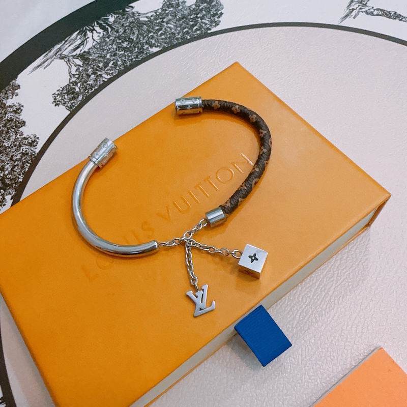 LV Bracelet 12yxx260 (5)