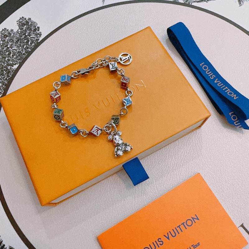LV Bracelet 12yxx263 (2)
