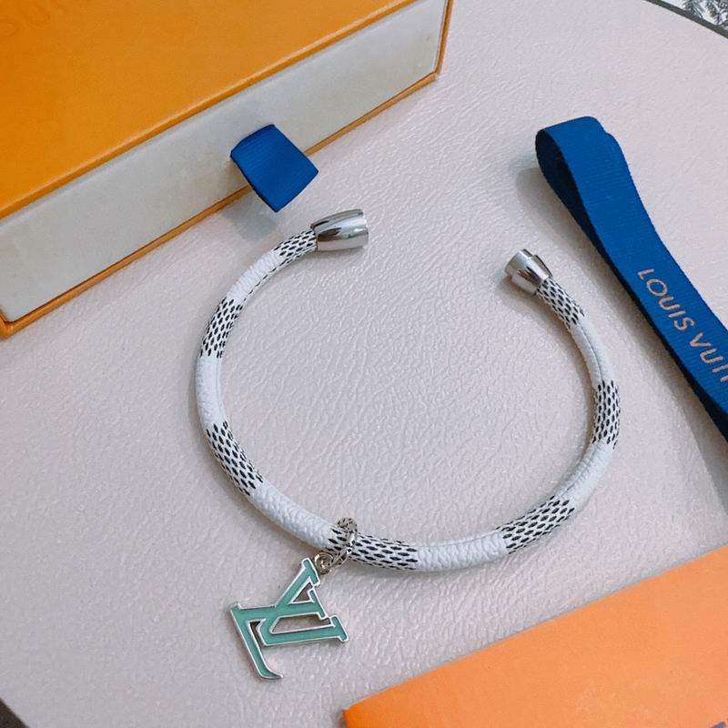 LV Bracelet 12yxx266 (5)