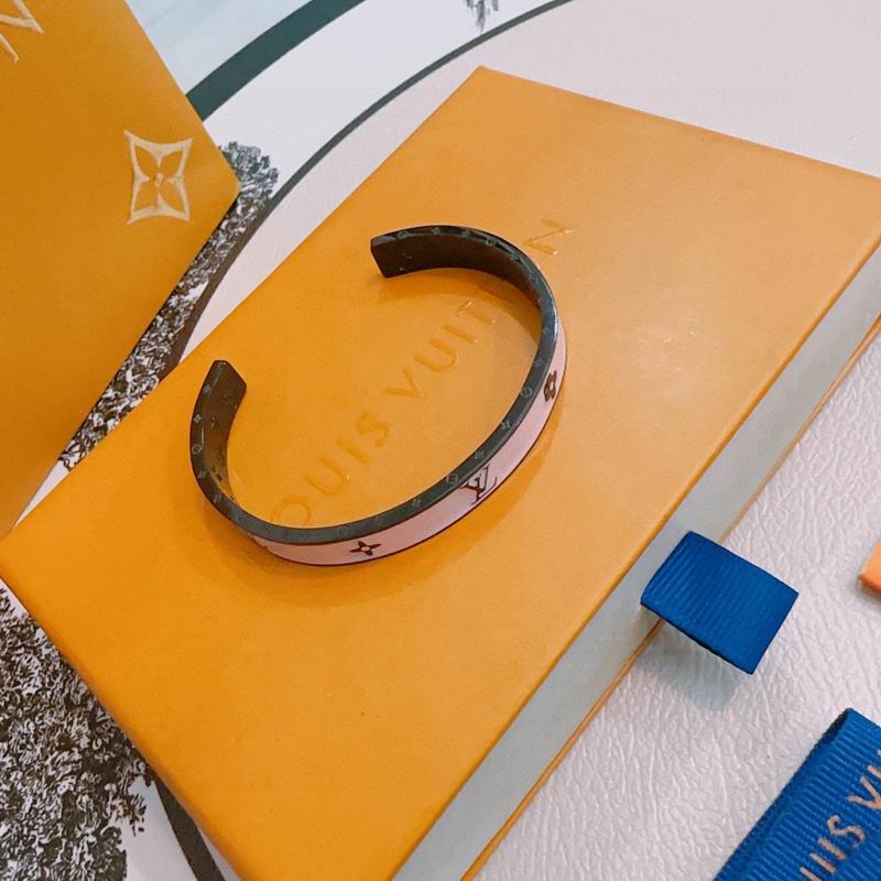LV Bracelet 12yxx268 (3)