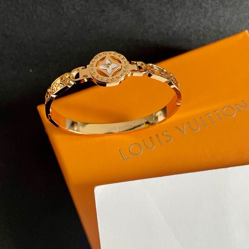 LV Bracelet 12yxx282 (2)