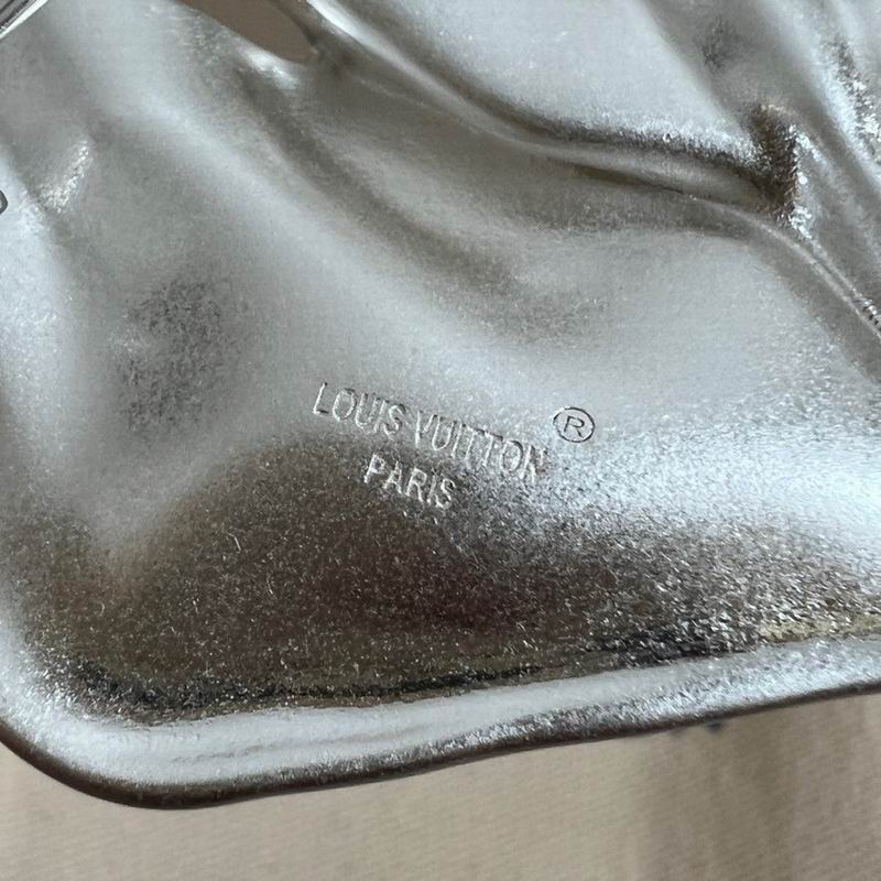 LV Brooch 01yxx22 (4)