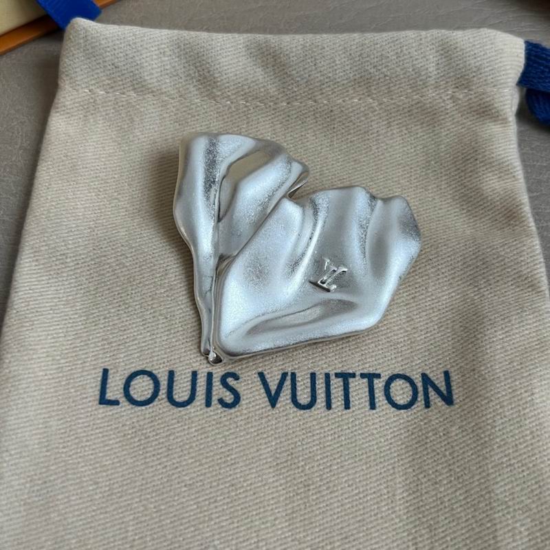 LV Brooch 01yxx22 (5)