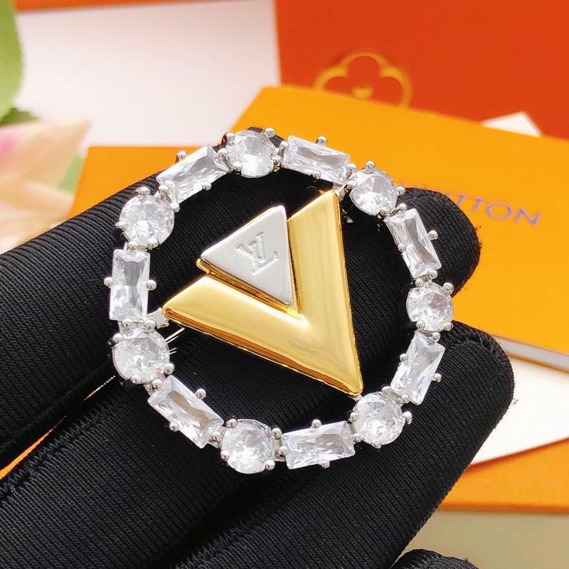 LV Brooch 01yxx24 (1)