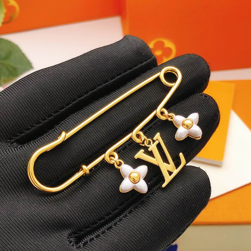 LV Brooch 01yxx26 (10)