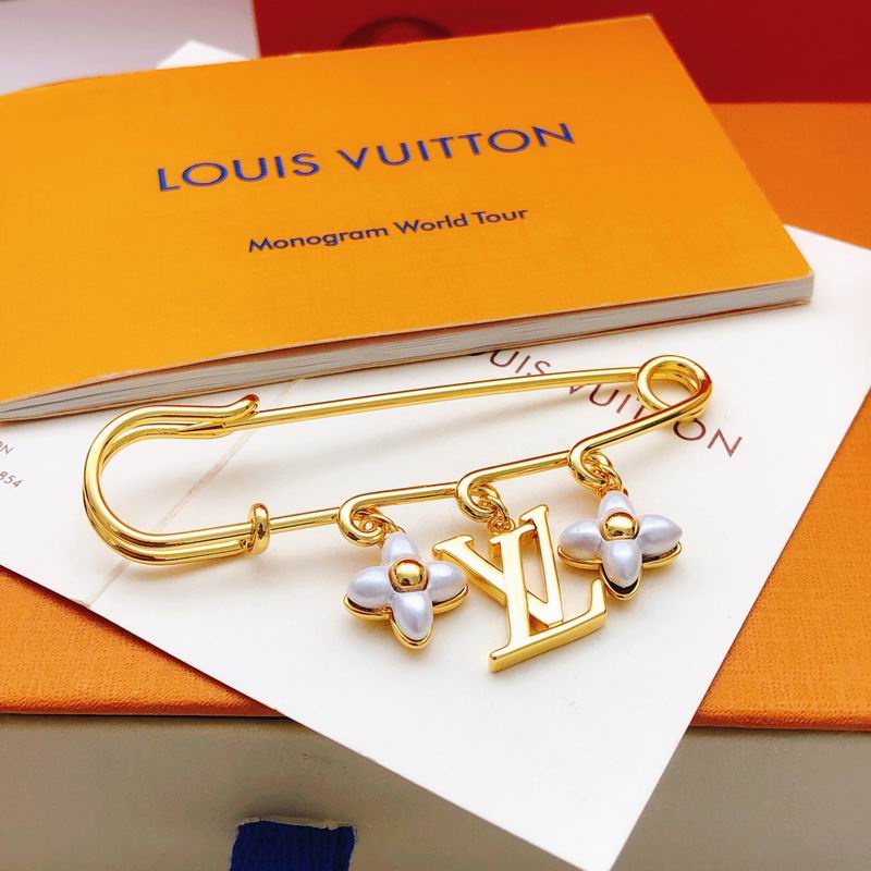 LV Brooch 01yxx26 (12)