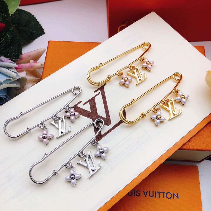 LV Brooch 01yxx26 (13)