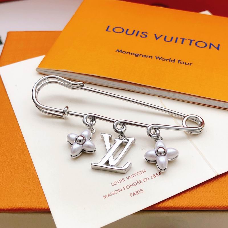 LV Brooch 01yxx26 (2)