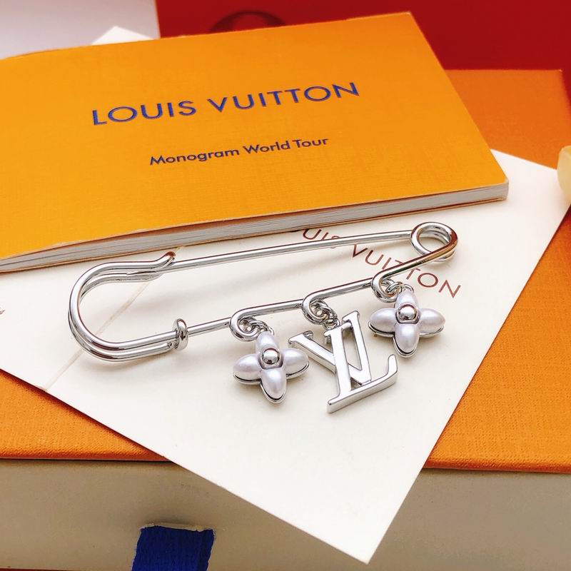 LV Brooch 01yxx26 (3)