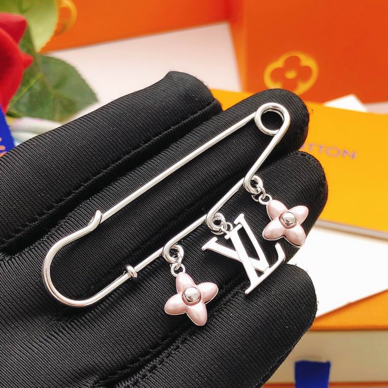 LV Brooch 01yxx26 (4)