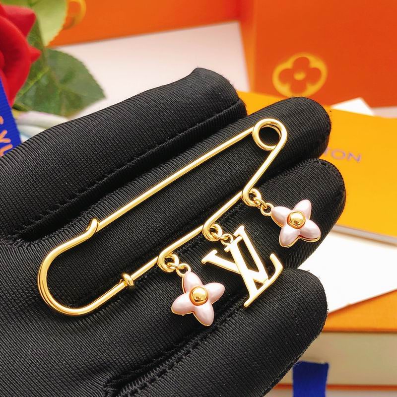 LV Brooch 01yxx26 (7)