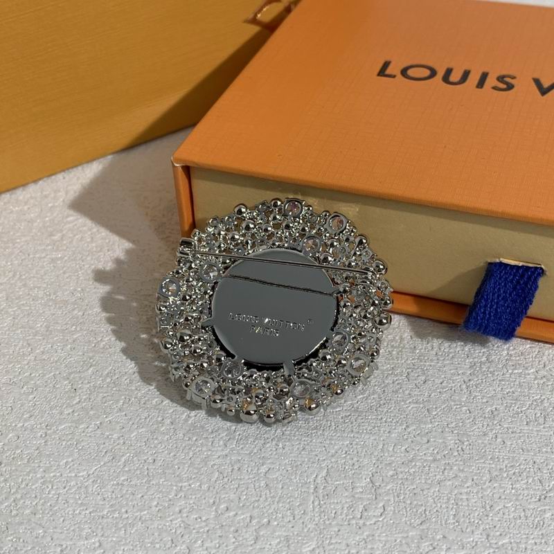 LV Brooch 11yxx01 (4)