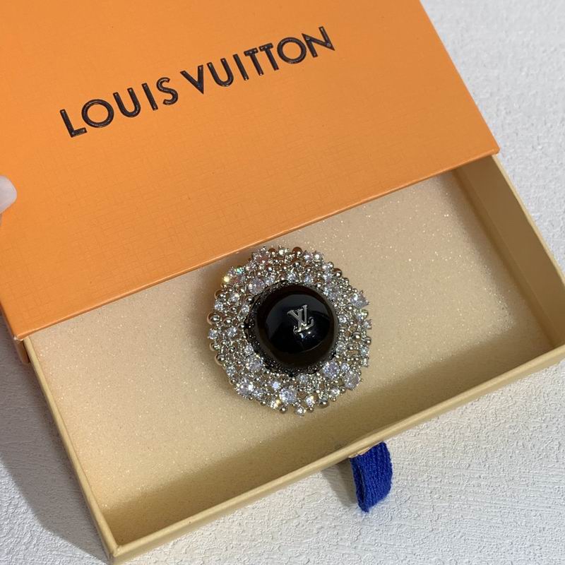 LV Brooch 11yxx01 (6)