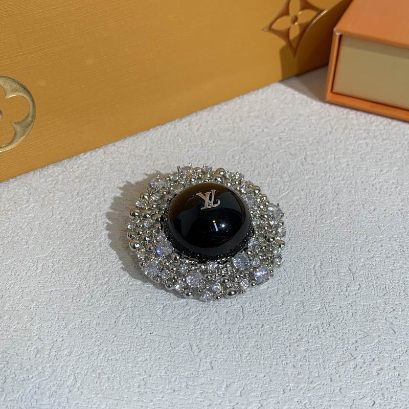 LV Brooch 11yxx01 (8)