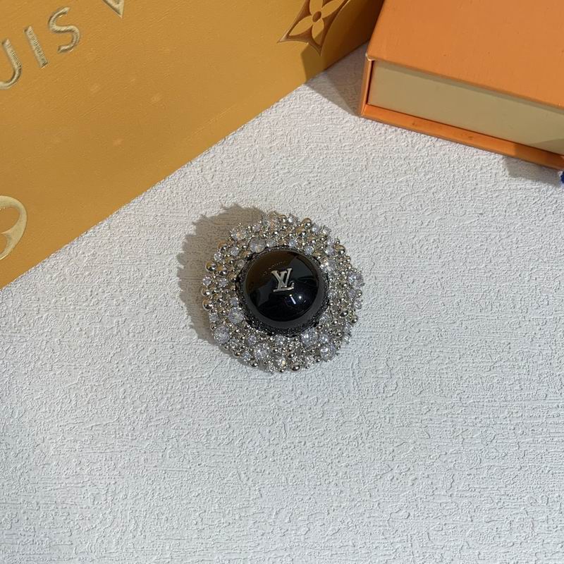 LV Brooch 11yxx01 (9)