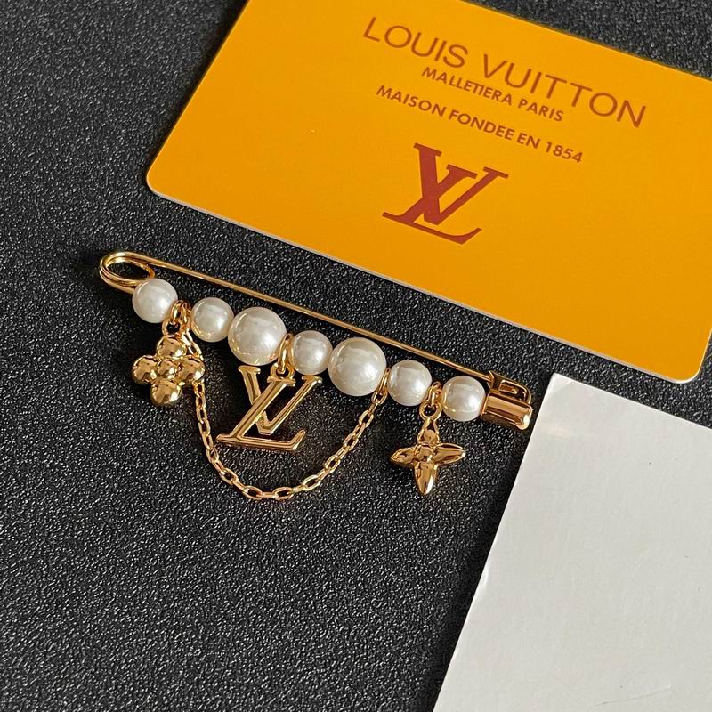 LV Brooch 11yxx10 (3)