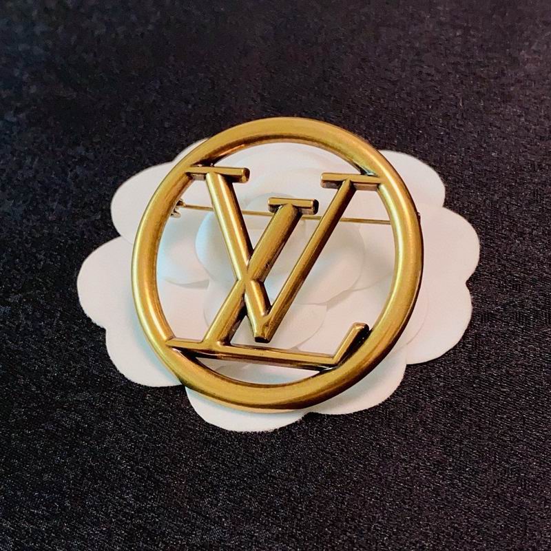 LV Brooch 11yxx12 (2)
