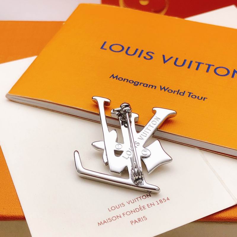 LV Brooch 11yxx13 (3)