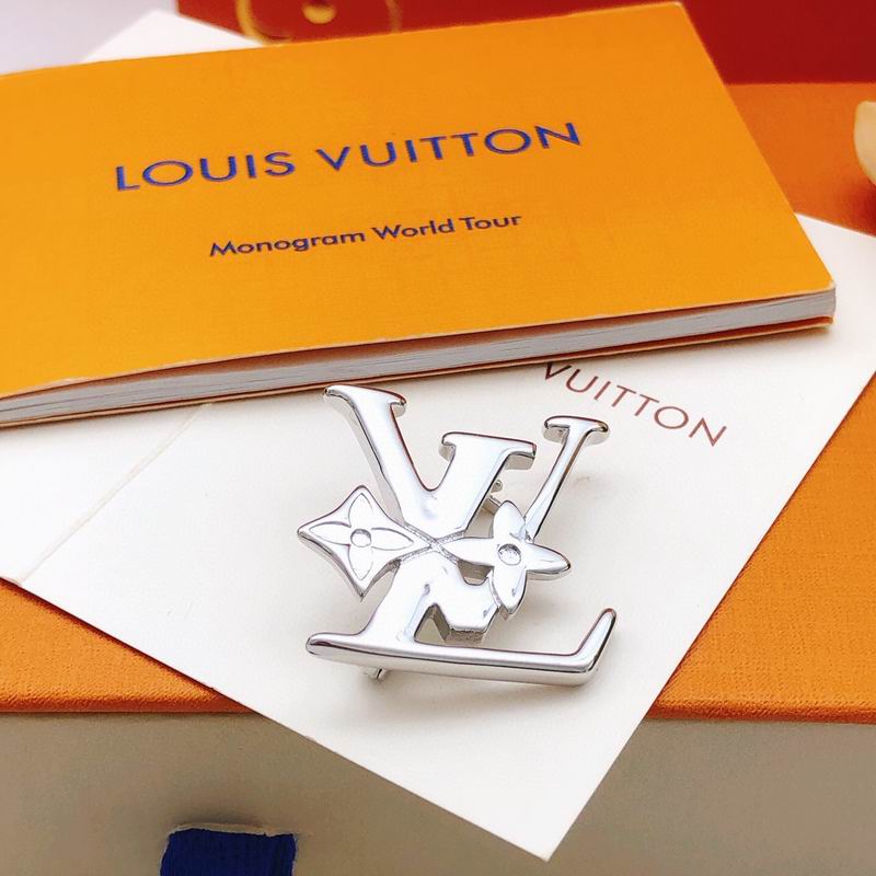 LV Brooch 11yxx13 (4)