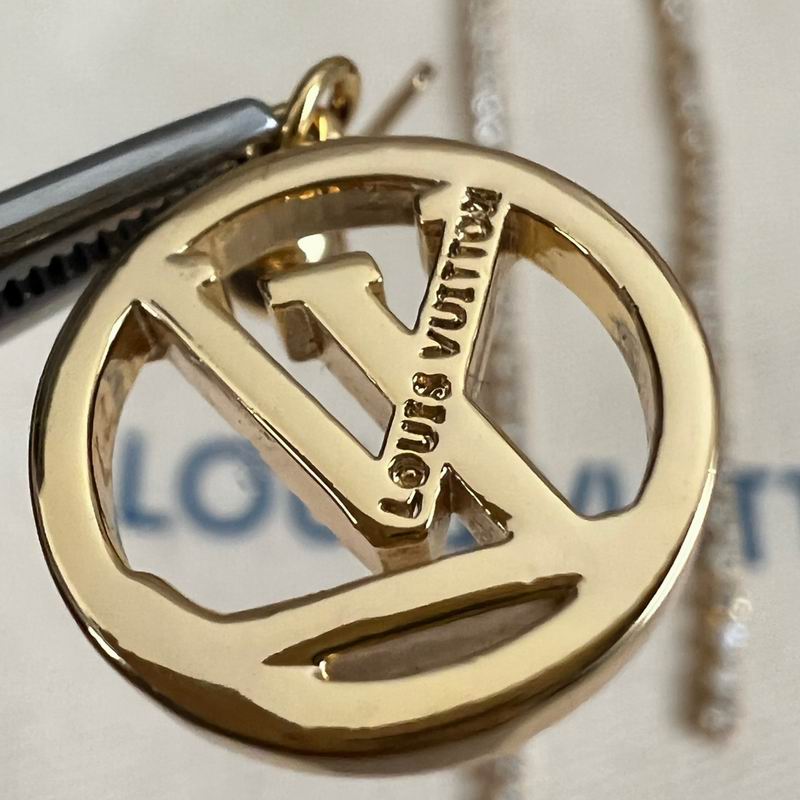 LV Brooch 11yxx14 (8)