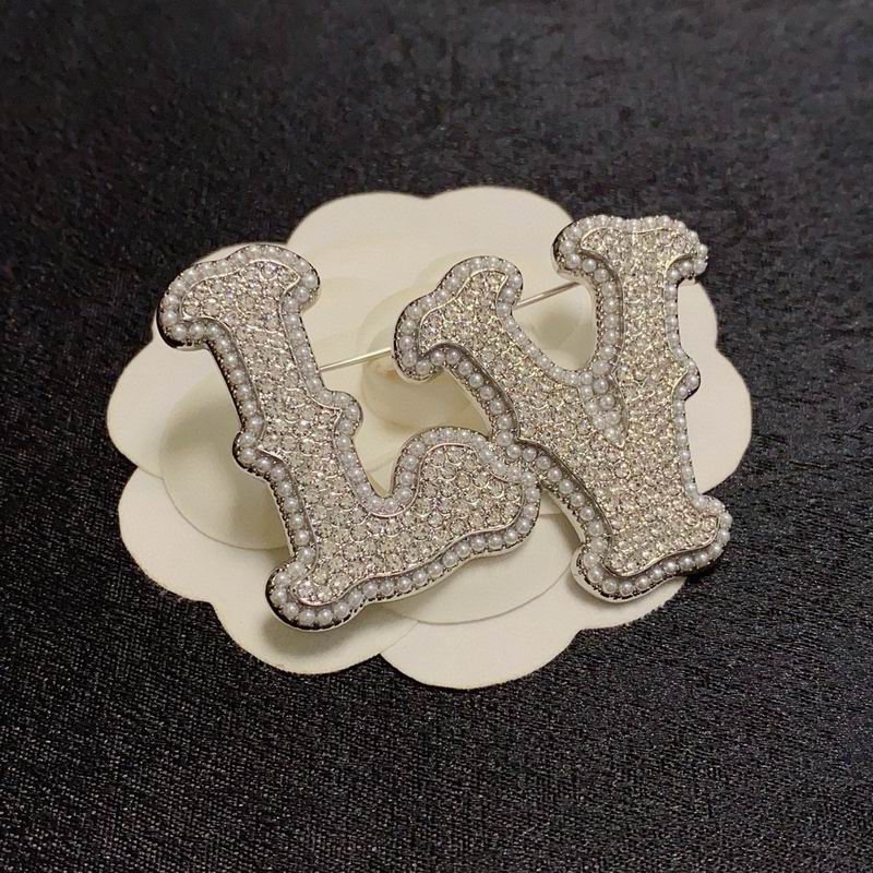 LV Brooch 11yxx15 (3)