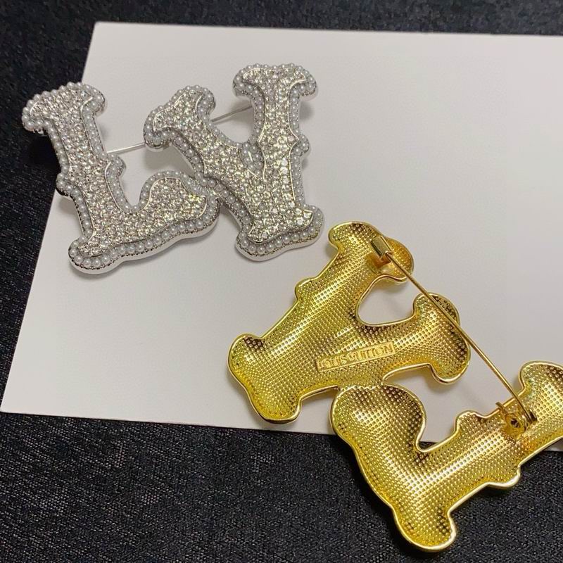 LV Brooch 11yxx15 (4)