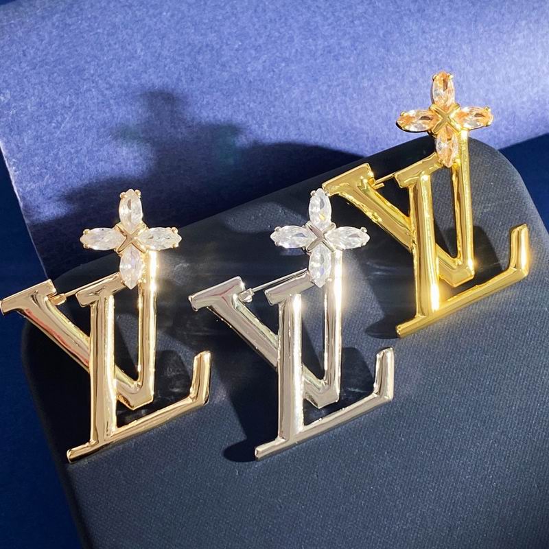 LV Brooch 11yxx16 (1)