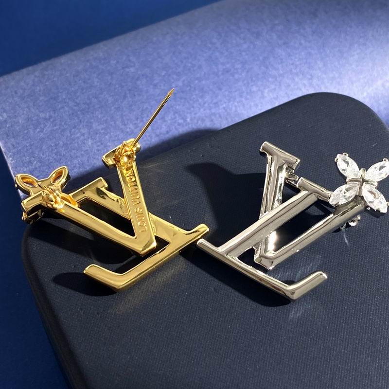 LV Brooch 11yxx16 (2)