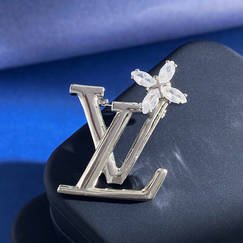 LV Brooch 11yxx16 (4)