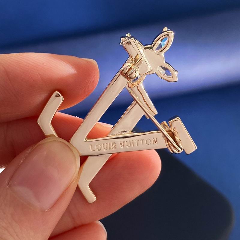 LV Brooch 11yxx16 (7)